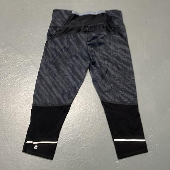 Champion Women's Capri Leggings Compression Fitness Size Medium - Picture 6 of 7